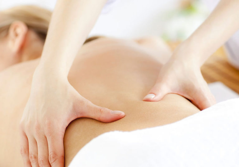 Massage giảm béo lưng